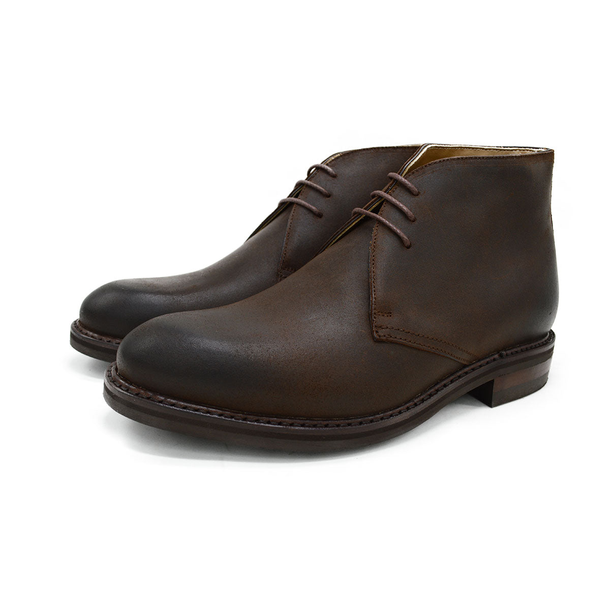 Berwick 1707 Waxy Brown leather chukka boot on a white background