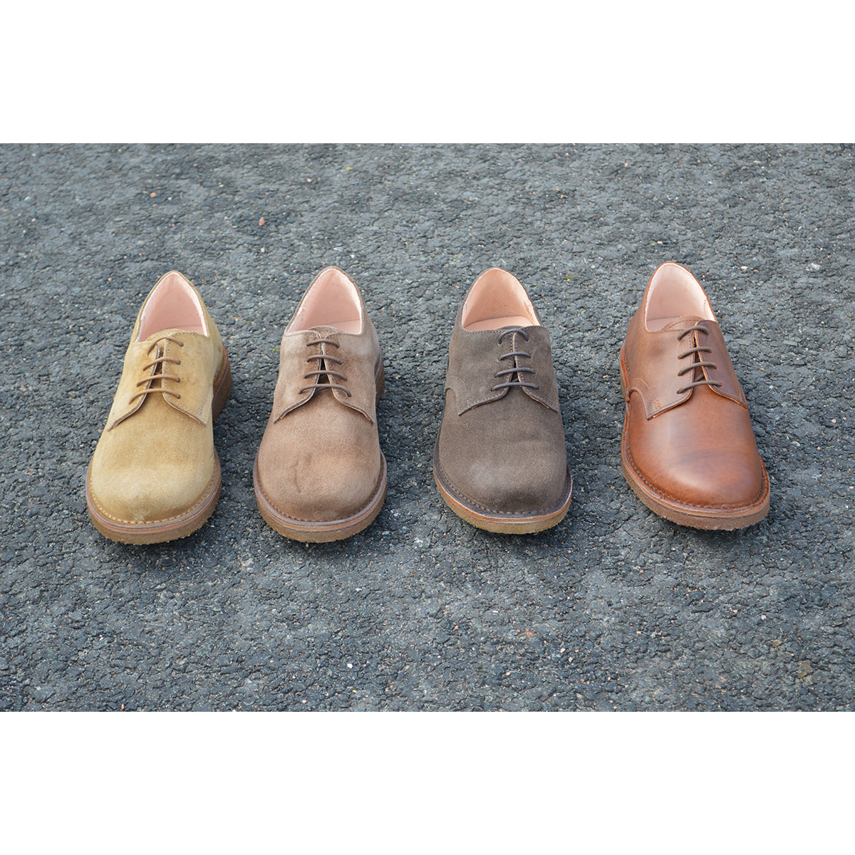 A range of brown Astorflex Redflex derby shoes made of suede & leather, featuring a natural crepe rubber sole.