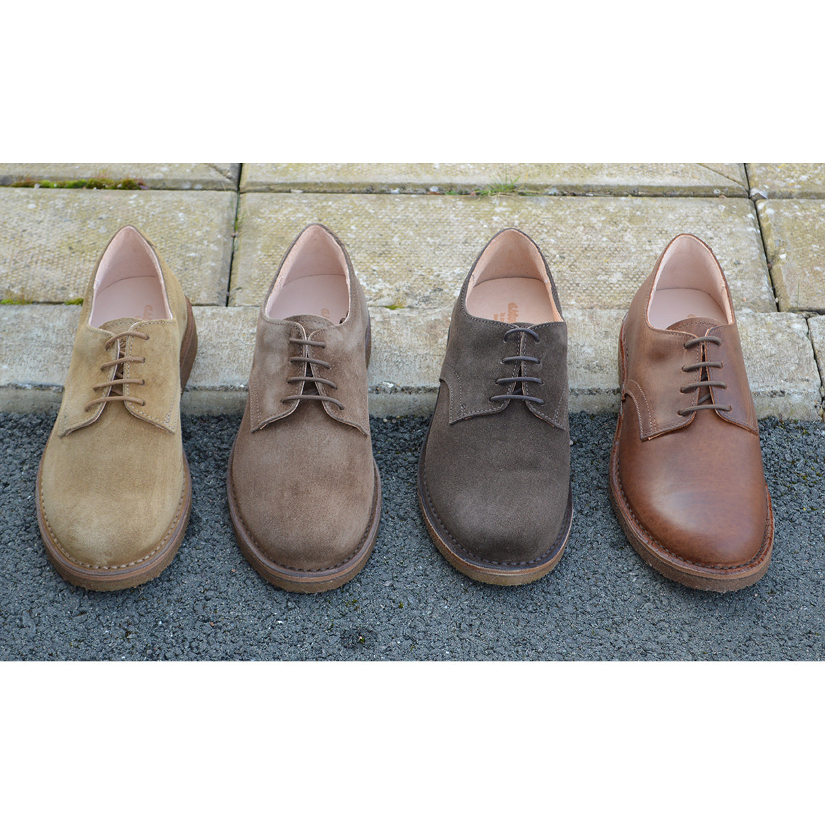 A range of brown Astorflex Redflex derby shoes made of suede & leather, featuring a natural crepe rubber sole.