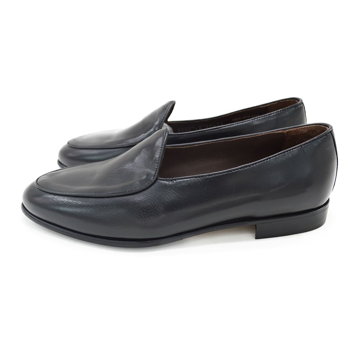 A classic black Berwick 1707 Belgian loafer with a smooth deerskin leather upper, an almond toe shape, and a low heel.