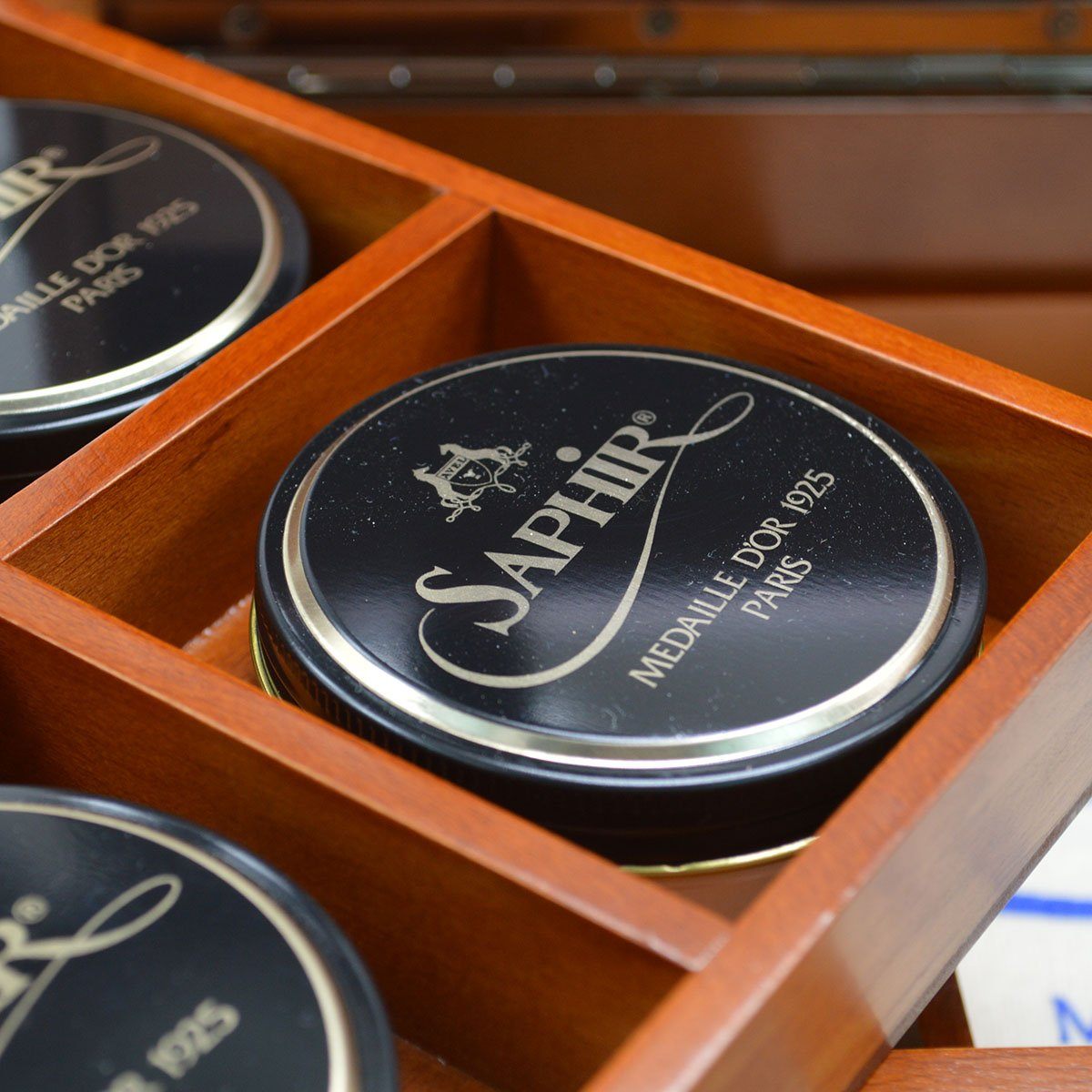 Saphir Medaille D'Or Brown Rosewood Valet box with leather handle on a white background