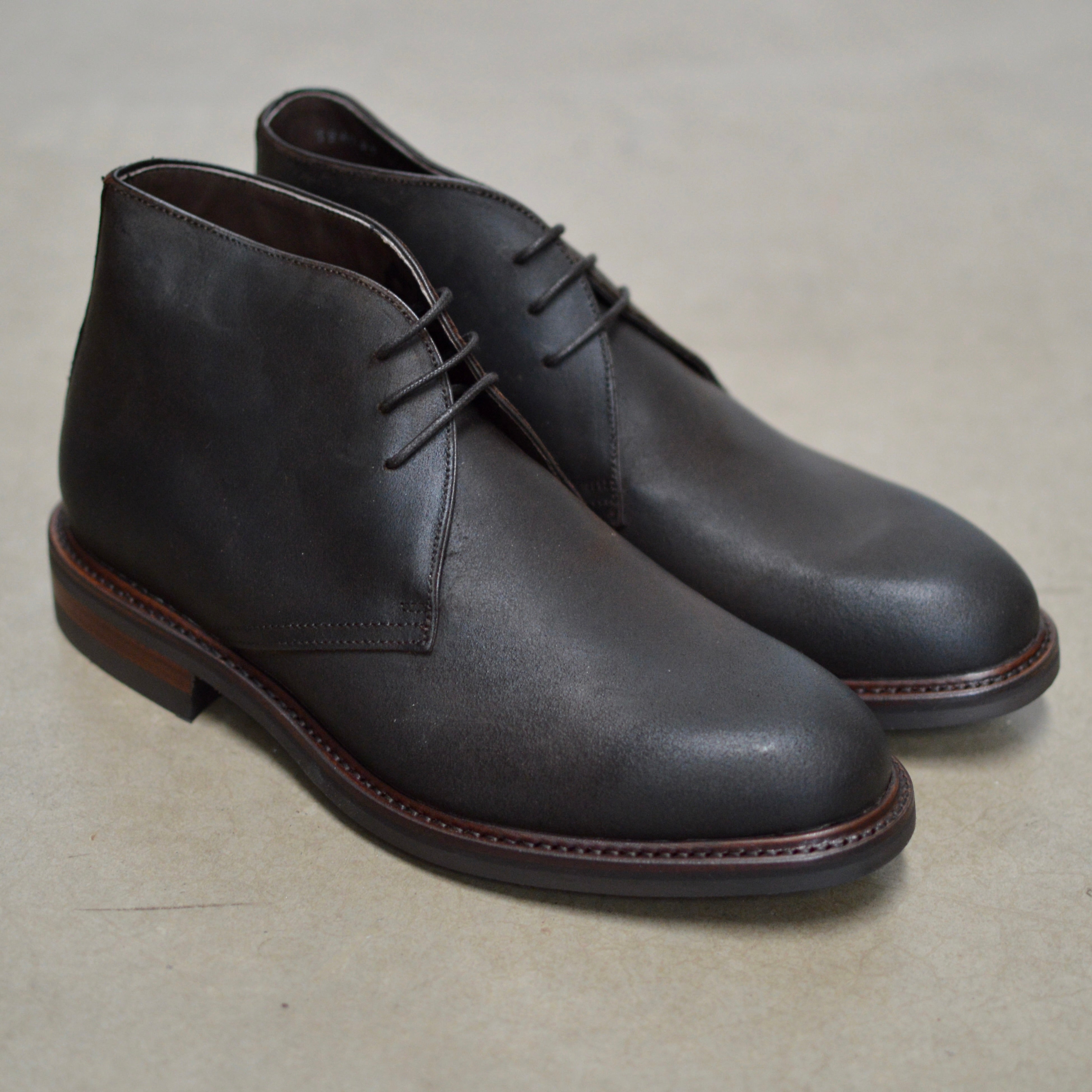 Berwick 1707 Waxy Brown leather chukka boot on a white background