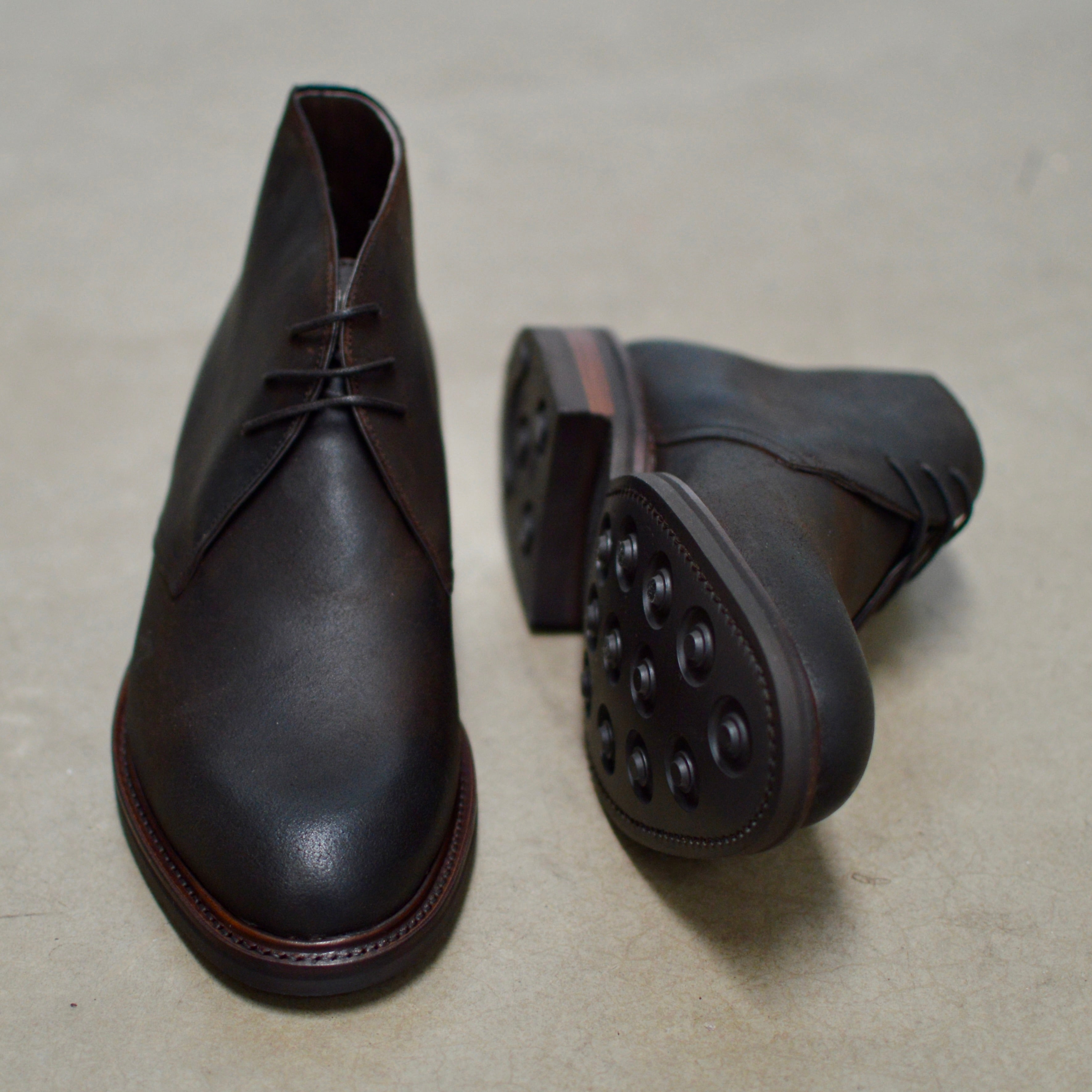 Berwick 1707 Waxy Brown leather chukka boot on a white background