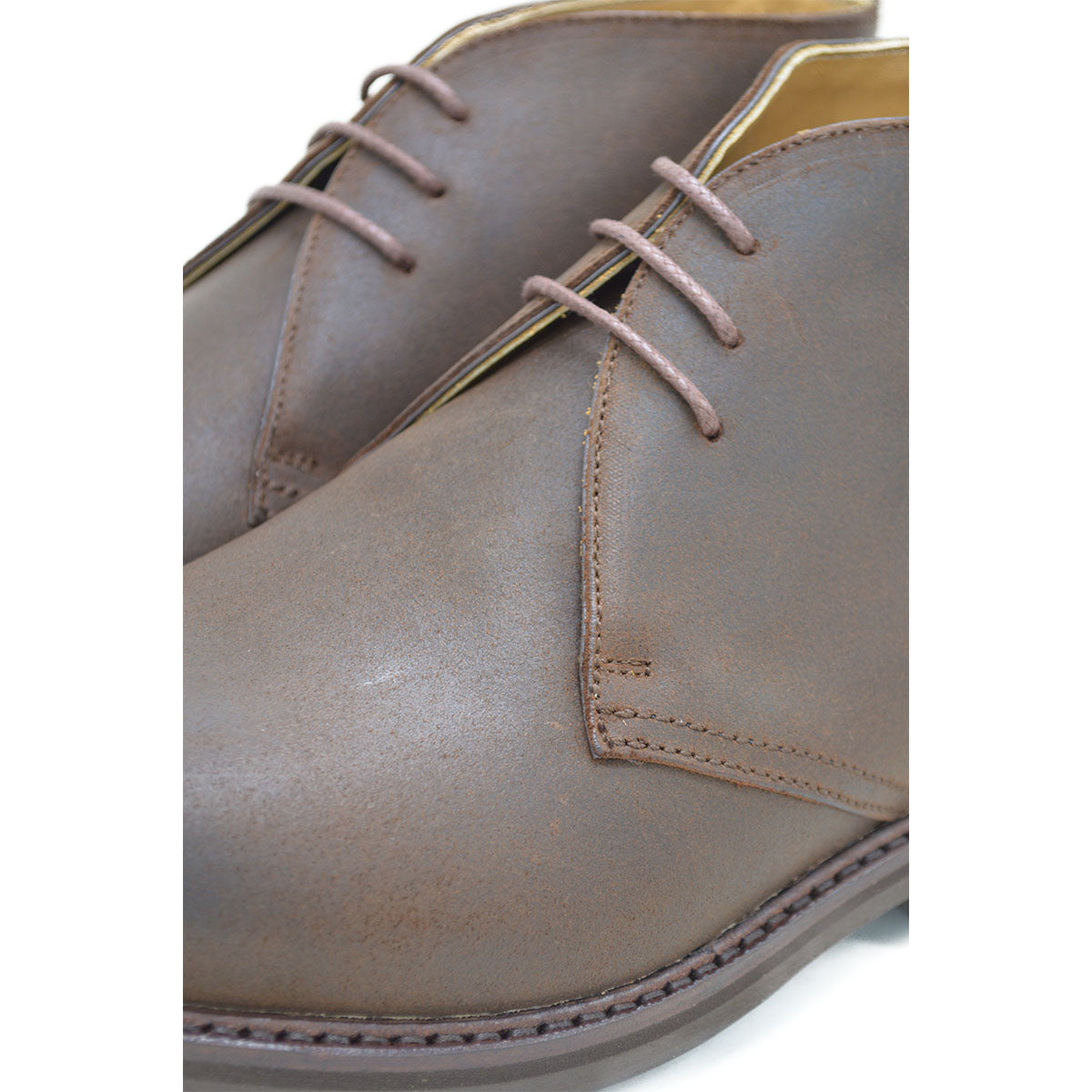 Berwick 1707 Waxy Brown leather chukka boot on a white background