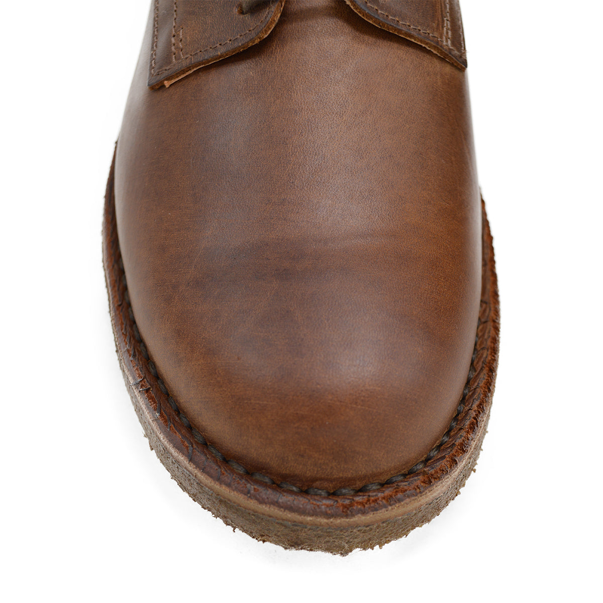 A dark chestnut brown Astorflex Redflex derby shoe made of nubuck leather, featuring a natural crepe rubber sole.