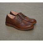 A dark chestnut brown Astorflex Redflex derby shoe made of nubuck leather, featuring a natural crepe rubber sole.