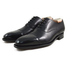 Elegant black chisel toe oxford shoe made of box calf leather with a goodyear welted single leather sole.
