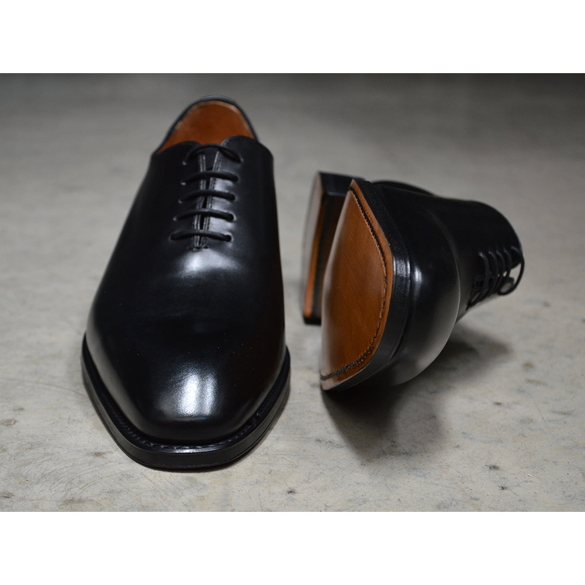 A Berwick 1707 black leather Oxford shoe with a wholecut design and lace-up closure