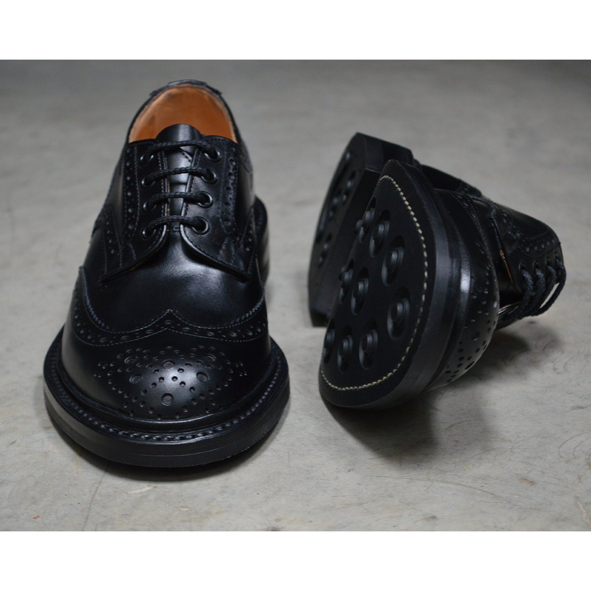 Trickers Bourton Country Shoe Derby Brogues (Black) – A Fine